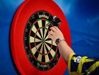 Darts-Drama endet mit Premierensieg