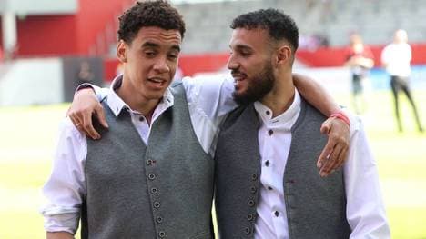 Jamal Musiala (li.) und Noussair Mazraoui spielten zwei Jahre zusammen beim FC Bayern