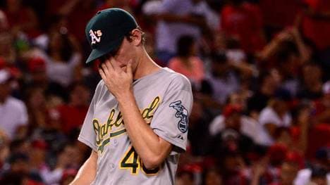 Chris Bassitt von den Oakland Athletics kassiert einen üblen Treffer
