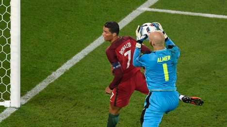 Robert Almer gegen Cristiano Ronaldo