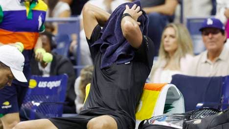 Novak Djokovic musste während des Matches behandelt werden