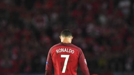 TOPSHOT-FBL-EURO-2016-MATCH24-POR-AUT