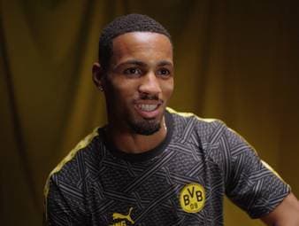 Ethan Nwaneri kommt per Leihe zu Borussia Dortmund. Der Angreifer freut sich besonders auf die BVB-Fans und will sich bei dem großen Klub seinen Platz in der Mannschaft erkämpfen.