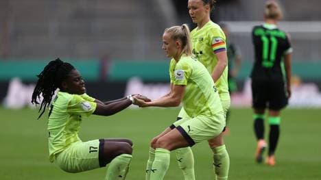 Nicole Anyomi (l.) musste das Spiel vorzeitig abbrechen