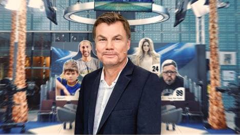 Thomas Helmer vor dem Set des CHECK24 Doppelpass