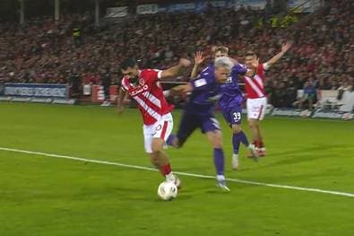 Schiri-Frust bei Aue: Ist das wirklich ein Elfmeter?