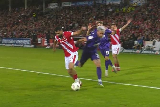 Schiri-Frust bei Aue: Ist das wirklich ein Elfmeter?