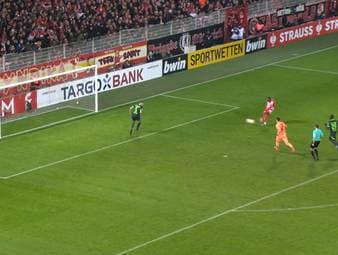 Ein packendes Achtelfinale zwischen Union Berlin und dem VfL Wolfsburg mit dem besseren Ende für die Hausherren. In der Schlussminute verpasst Jerome Roussillon das sicher geglaubte 3:1 gegen seinen Ex-Verein.