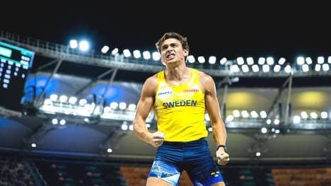 Armand Duplantis ist Olympiasieger und Weltrekordhalter im Stabhochsprung - und will sich jetzt mit Hürdenläufer Karsten Warholm messen