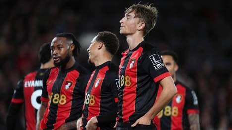 Dean Huijsen (r.) jubelt als "Chill Guy"