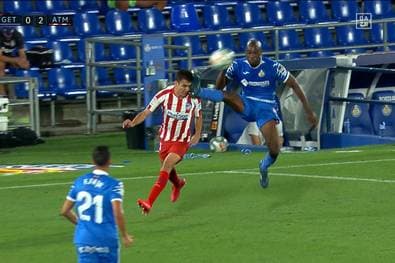 Stollen mitten im Gesicht! Getafe-Star mit Horror-Foul