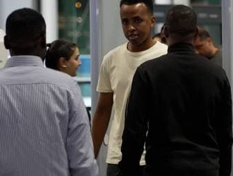 Bei der WM wurde Schiedsrichter Omar Artan aus Somalia die Einreise verweigert, die FIFA ließ es geschehen. Jetzt leitet er das UEFA-Supercup-Finale. 