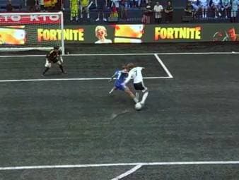 Das deutsche Team steht im Viertelfinale des Kings League World Cup! Nach einer Niederlage gegen Argentinien und zwei Siegen gegen die USA und gegen Japan steht das Team um Nick Salihamidzic nun in der KO-Runde.