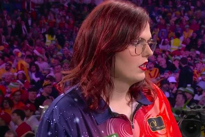 Kurios! Darts-Spielerin überwirft sich mit Triple 20