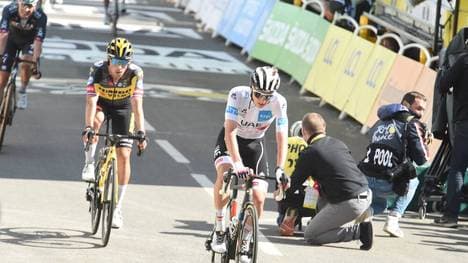 Tadej Pogacar fuhr ins Gelbe Trikot