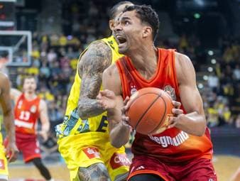 Bayern behauptet Tabellenführung