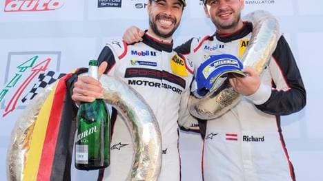 Frederic Makowiecki und Richard Lietz feierten einen glücklichen VLN-Sieg