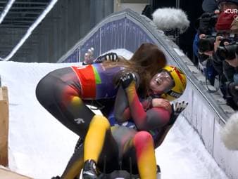 Die deutsche Rodel-Staffel gewinnt bei den Olympischen Winterspielen 2026 souverän Gold und setzt sich deutlich vor Österreich und Italien durch.
