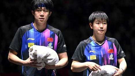 Mixed-Hattrick: Wang Chuqin (l.) und Sun Yingsha