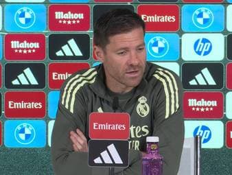 Real-Trainer Xabi Alonso lehnt die Austragung des Barça-Spiels in Miami ab. Der 43-Jährige kritisiert, dass die Entscheidung ohne Zustimmung aller Vereine getroffen wurde.