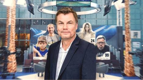 Thomas Helmer vor dem Set des CHECK24 Doppelpass