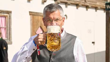 Herbert Hainer beim Besuch des Münchner Oktoberfests 