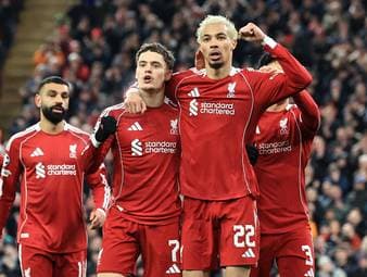 Hugo Ekitiké schwärmt nach dem 6:0 des FC Liverpool gegen Quarabag von Florian Wirtz. 