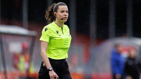 Schiedsrichterin Manon Plandsoen sorgte in den Niederlanden für Schlagzeilen