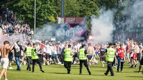 Platzsturm in Sandhausen