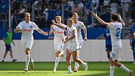 Alexander Bernhardsson trifft zum ersten Tor der Kieler Bundesliga-Geschichte