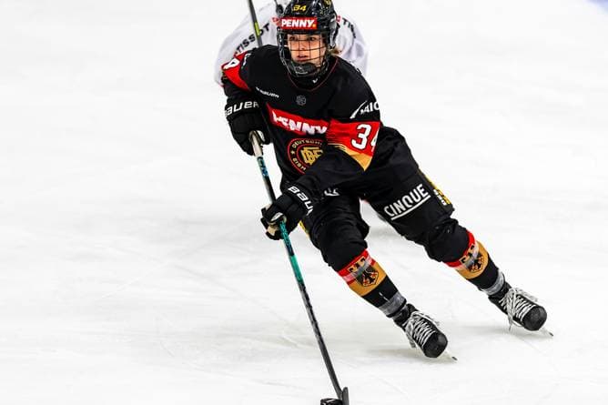 Schweiz-Doppelpack: DEB-Frauen siegen erneut