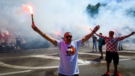 Am 30. Todestag von Drazen Petrovic versammelten sich zahlreiche Fans vor seinem Denkmal