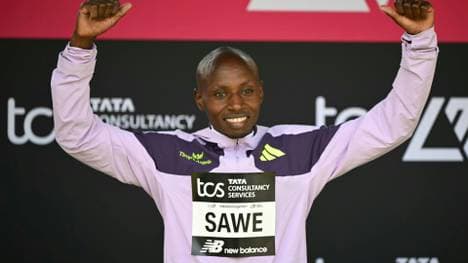 Sabastian Sawe läuft einen Marathon unter 2 Stunden und verzückt die internationale Presse 