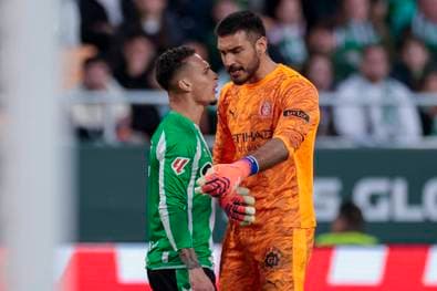 Rot! Missglückter Fallrückzieher nimmt böses Ende