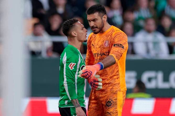 Rot! Missglückter Fallrückzieher nimmt böses Ende