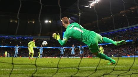 Joe Hart pariert den Elfmeter von Lionel Messi