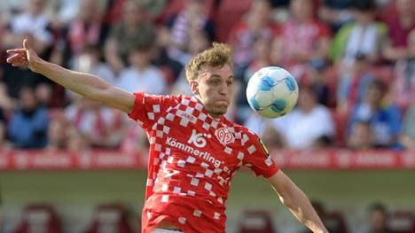 Verlängern die Rheinhessen (im Bild Nelson Weiper) im Mainz Wolfsburg Tipp die Krise der Niedersachsen?