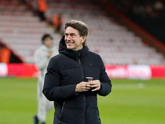 Becher des Rivalen: Fans fordern Trainer-Entlassung 