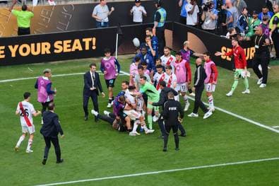 Tumulte nach Abpfiff! Trainer entschuldigt sich