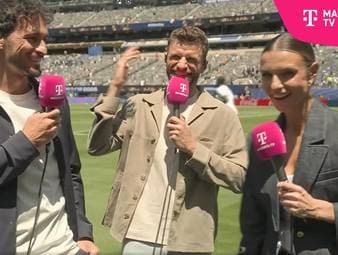 Mats Hummels und Thomas Müller flachsen bei der WM-Übertragung. Auch das in den vergangenen Tagen vielzitierte Wort "noch" fällt erneut. 