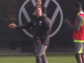 Dieter Hecking hat seine ersten Trainingseinheiten als neuer, alter Trainer des VfL Wolfsburg absolviert. Seine Mission ist es, die Wölfe vor dem Abstieg in die 2. Bundesliga zu bewahren.