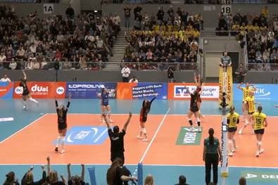 VBL: Monster-Ballwechsel sorgt für Jubelstürme - Hamburg ärgert Schwerin