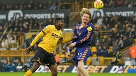 Kein Glück gegen Wolverhampton: Nick Woltemade (r.)