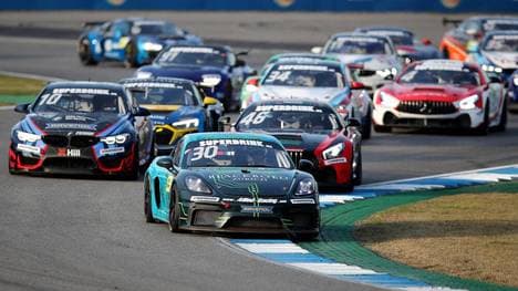 Start beim Rennen der DTM-Trophy auf dem Hockenheimring. Copyright Thomas Pakusch *** Start at the DTM Trophy race at the Hockenheimring Copyright Thomas Pakusch