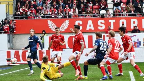 Der 1. FC Kaiserslautern empfängt den Karlsruher SC