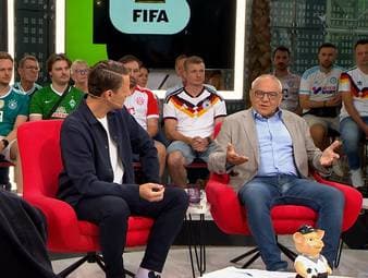 Felix Magath analysiert im FIROCKX.ONE WM Doppelpass Thomas Tuchel und England. Die Trainerlegende ist kein Freund des englischen Nationaltrainers - hält aber dennoch ein flammendes Plädoyer für dessen WM-Leistungen.