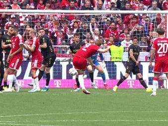 Die Highlights und alle Tore der Partie zwischen dem FC Bayern München und dem 1. FC Köln vom 34. Spieltag der Fußball-Bundesliga im Video.