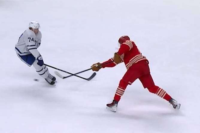 Auf einmal packt Seider den Hammer aus