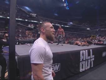 Einer der größten Publikumslieblinge der WWE-Geschichte wagt den Neubeginn bei AEW: Bryan Danielson, der frühere Daniel Bryan, stellt sich gegen Champ Kenny Omega und sorgt für einen Jubelsturm.