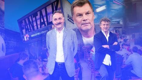Moderator Thomas Helmer (M.) begrüßt Peter Neururer (l.) und Erdal Keser im Fantalk